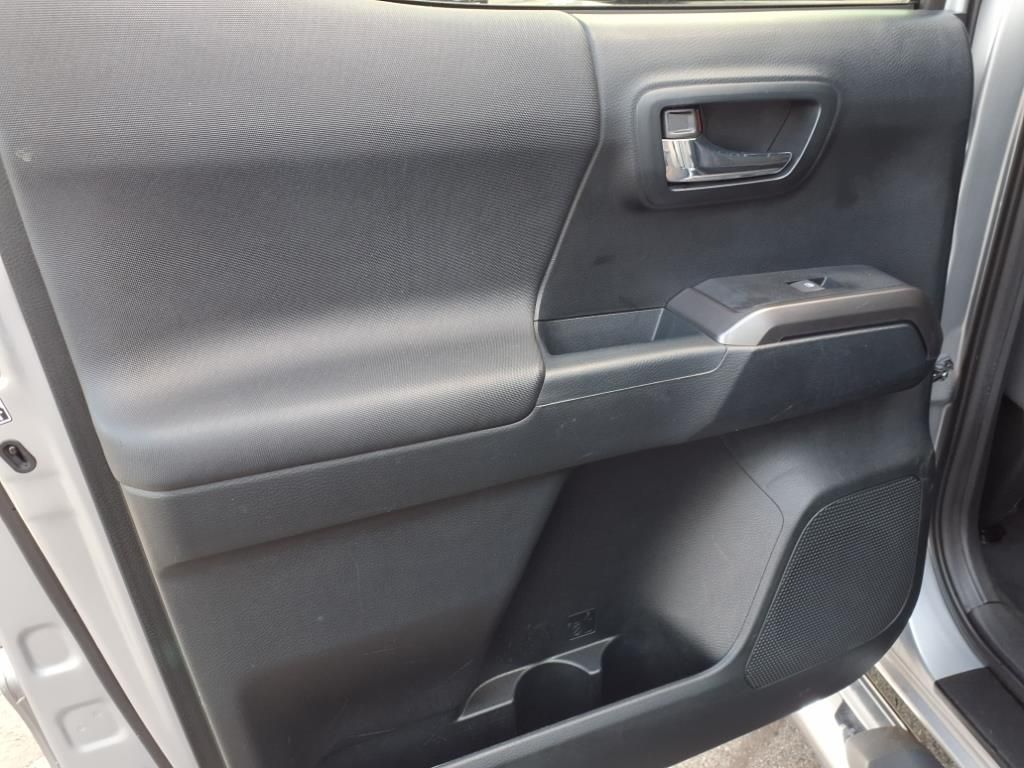 Vehicle image 14 of 30