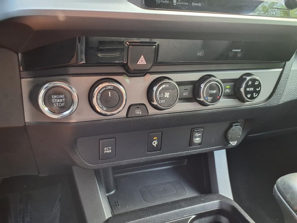 Vehicle image 17 of 30