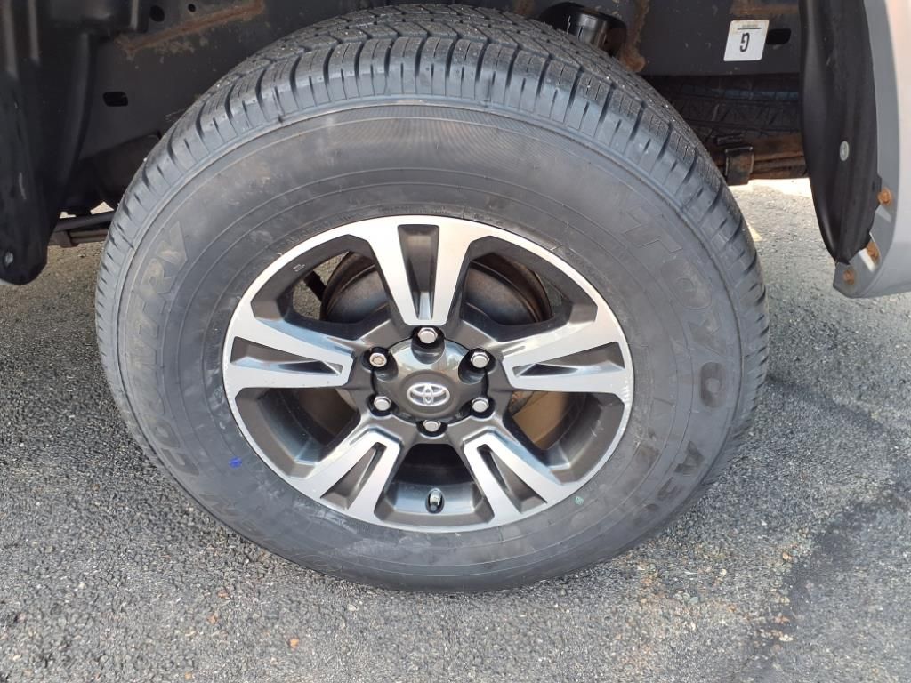Vehicle image 21 of 30