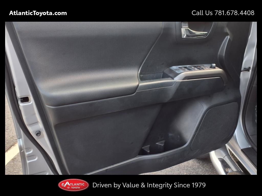 Vehicle image 11 of 30