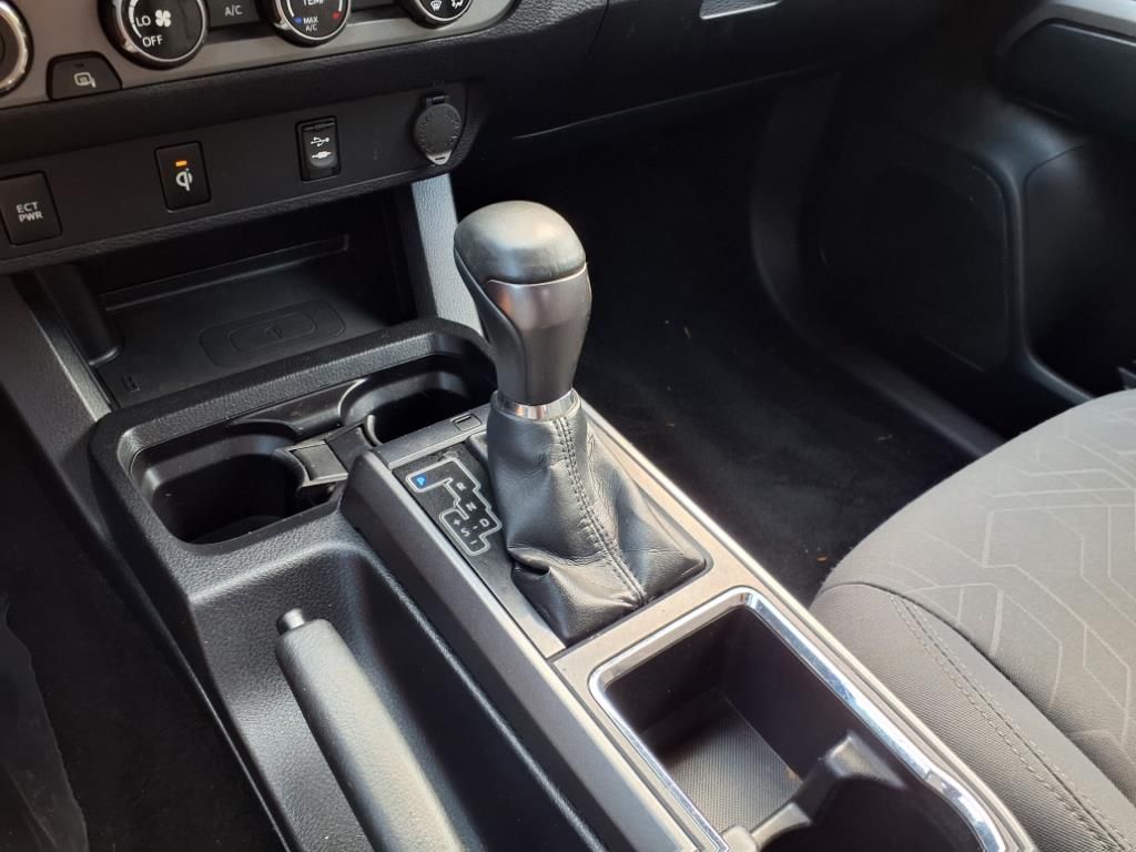 Vehicle image 18 of 30