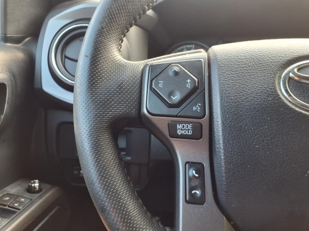 Vehicle image 19 of 30