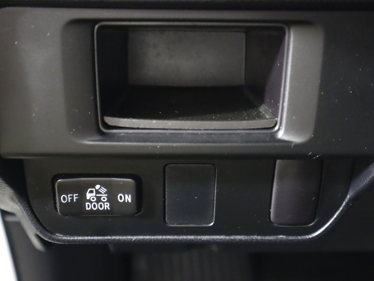 Vehicle image 9 of 43