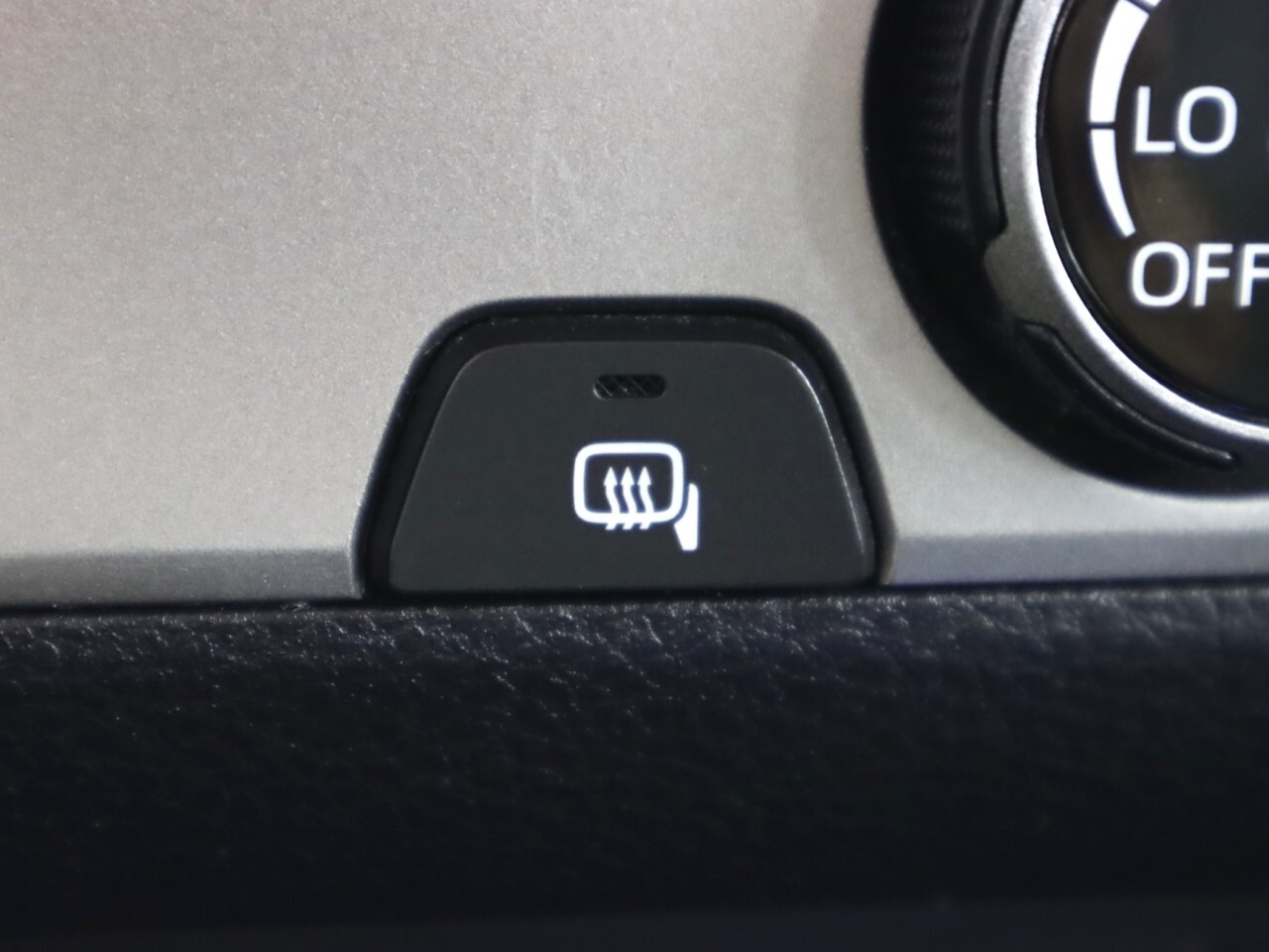 Vehicle image 21 of 43