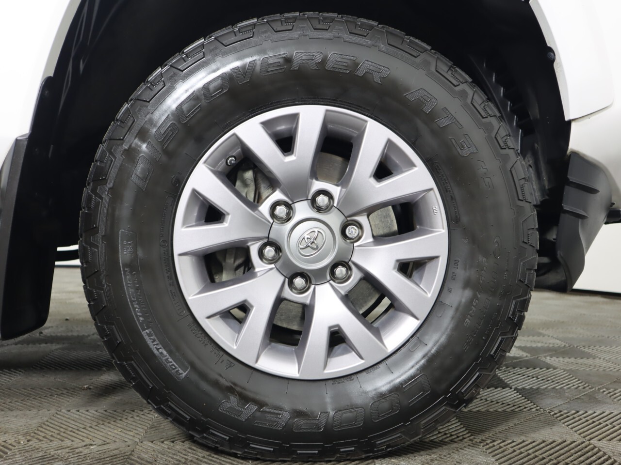Vehicle image 42 of 43