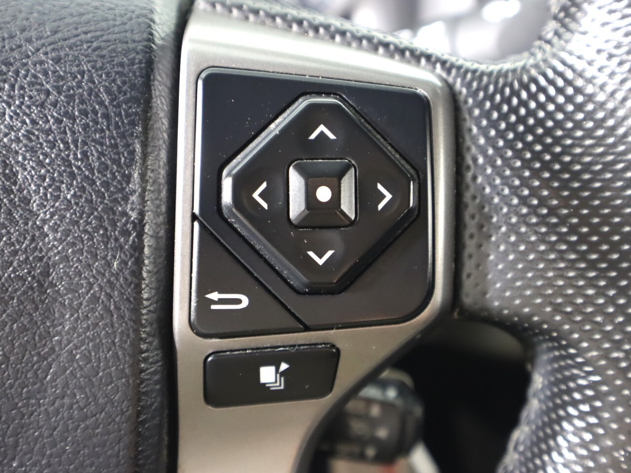 Vehicle image 13 of 43