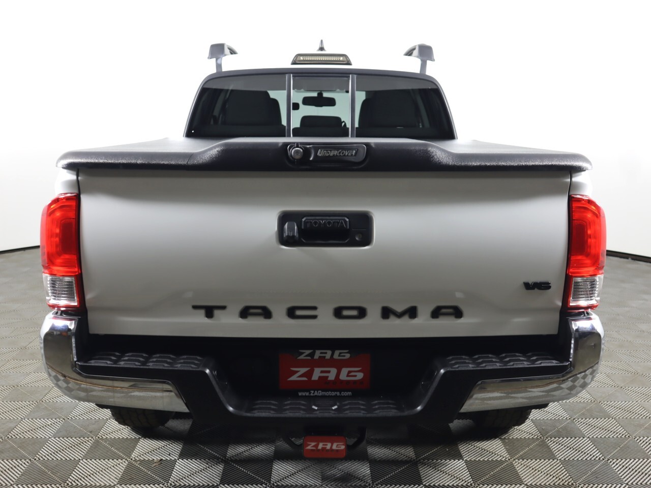 Vehicle image 5 of 43