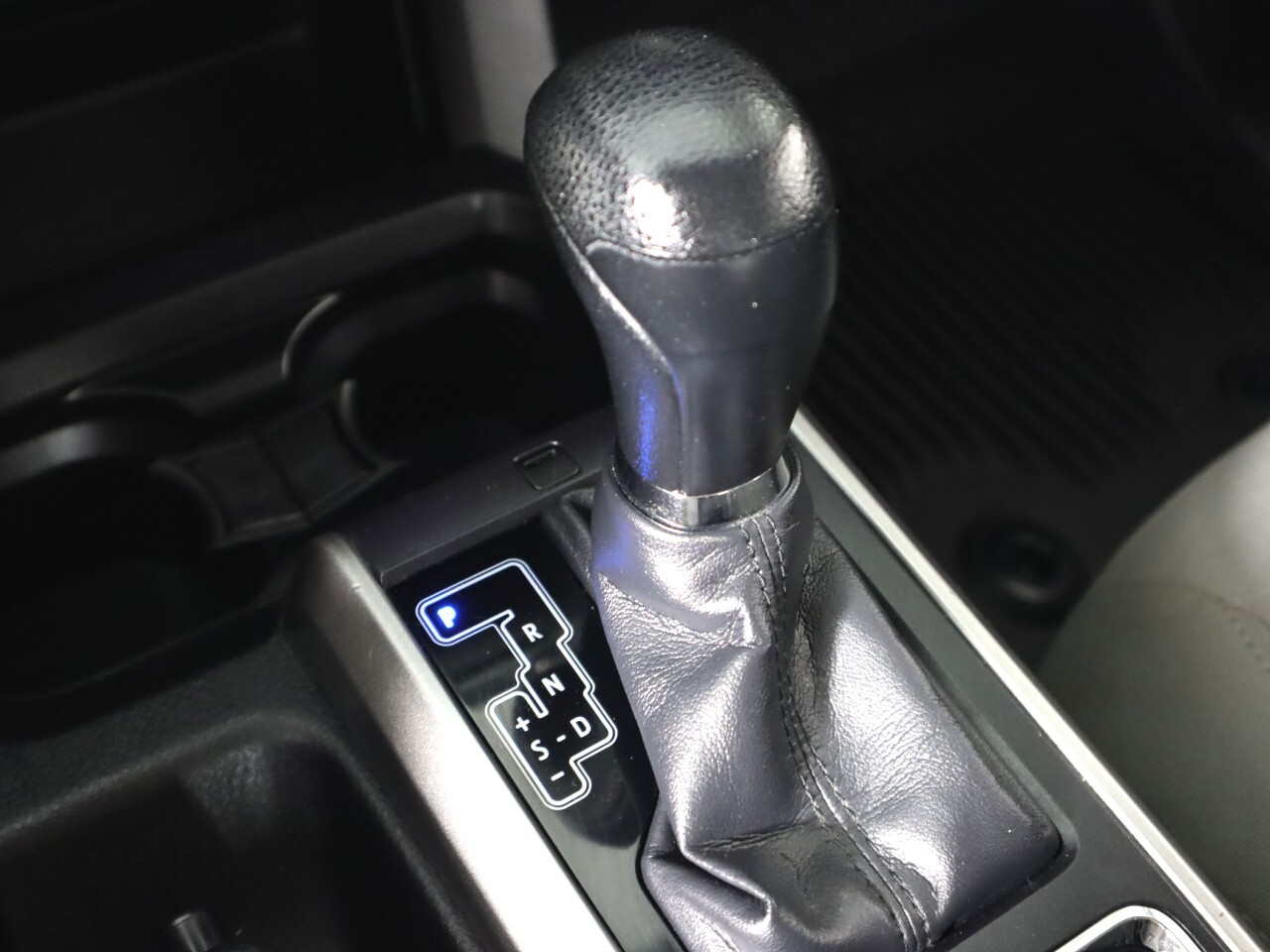 Vehicle image 24 of 43