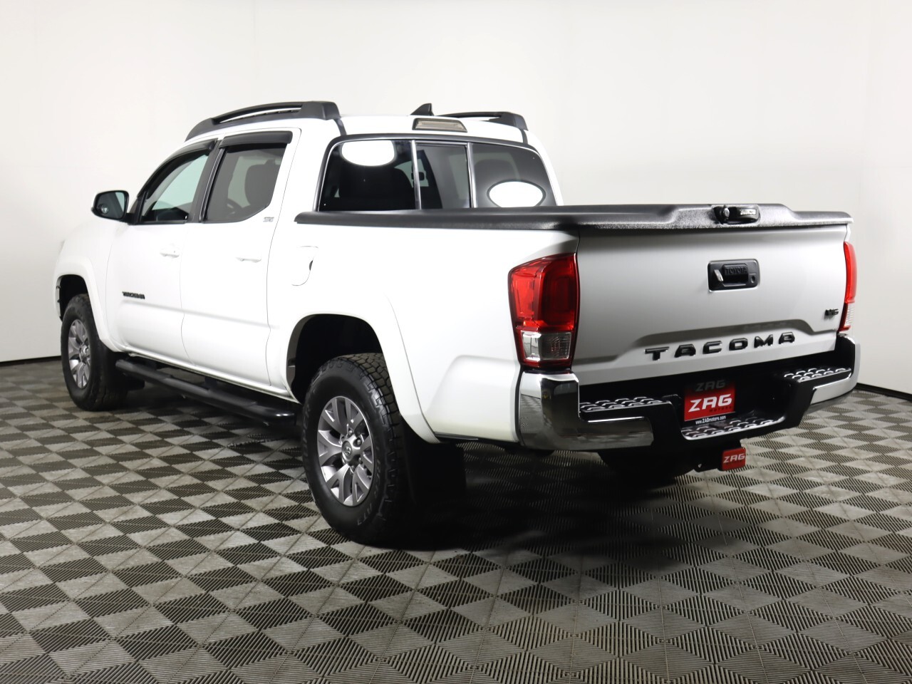 Vehicle image 6 of 43