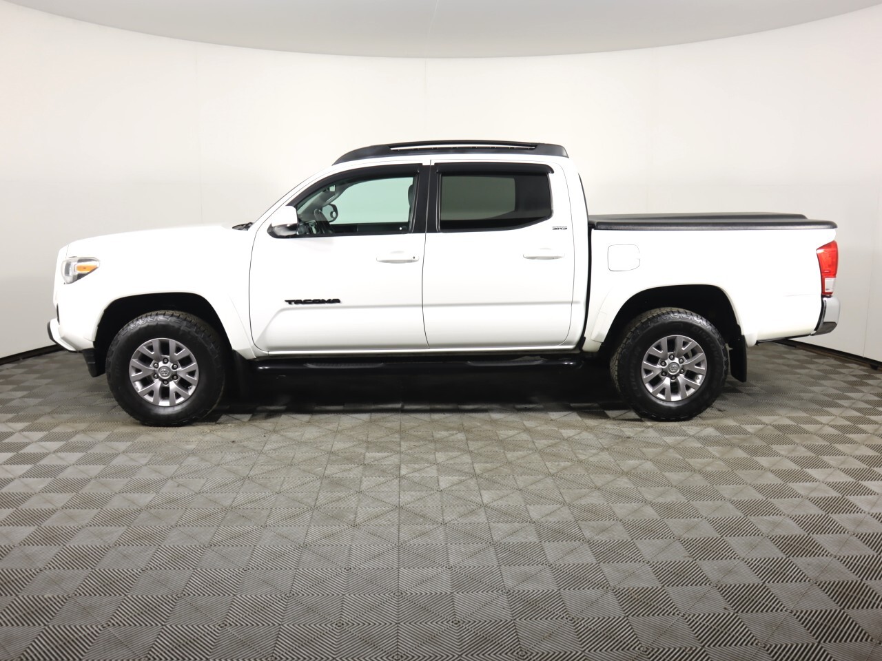 Vehicle image 7 of 43
