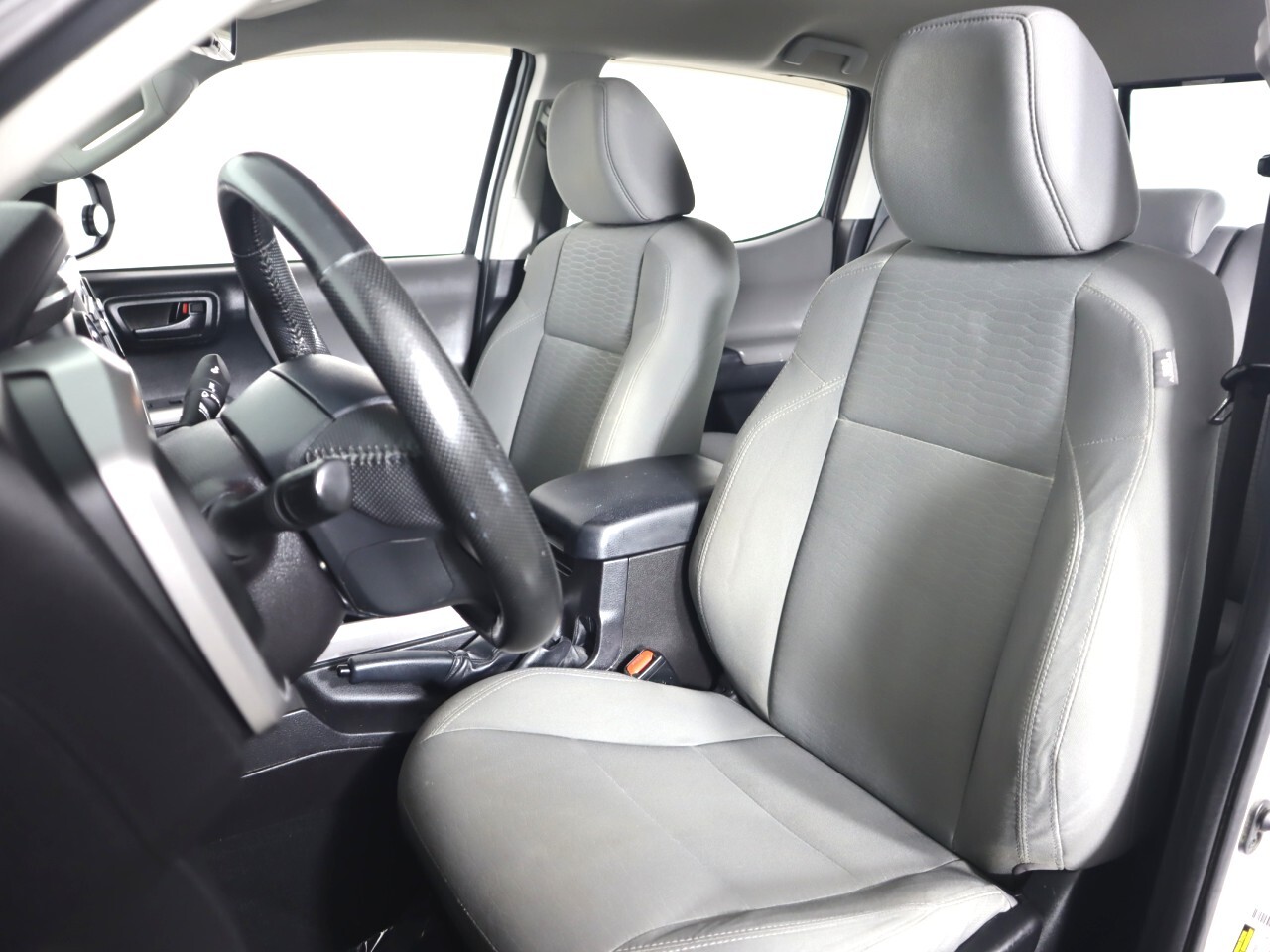 Vehicle image 27 of 43