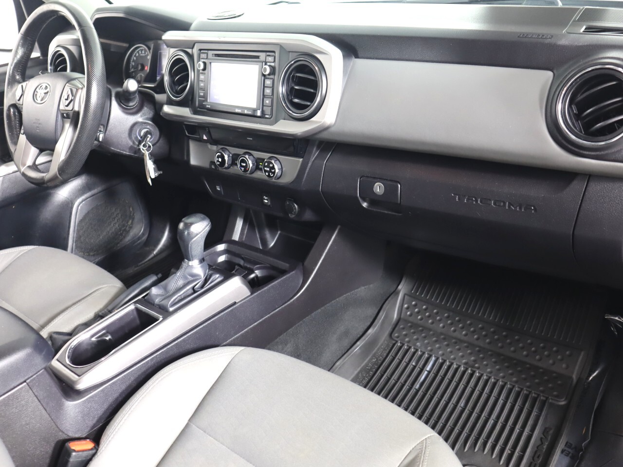 Vehicle image 40 of 43