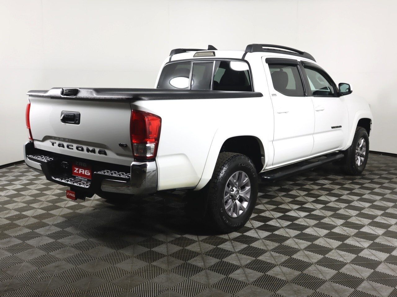 Vehicle image 4 of 43