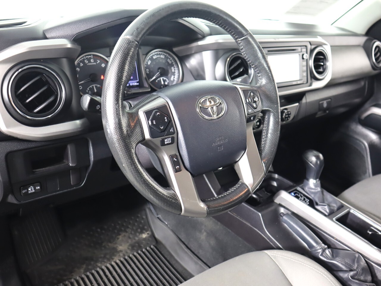 Vehicle image 8 of 43