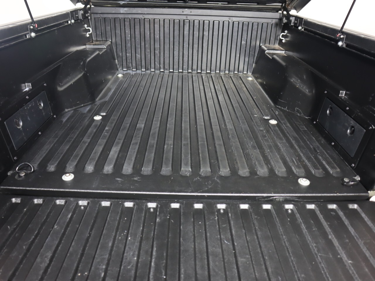 Vehicle image 31 of 43
