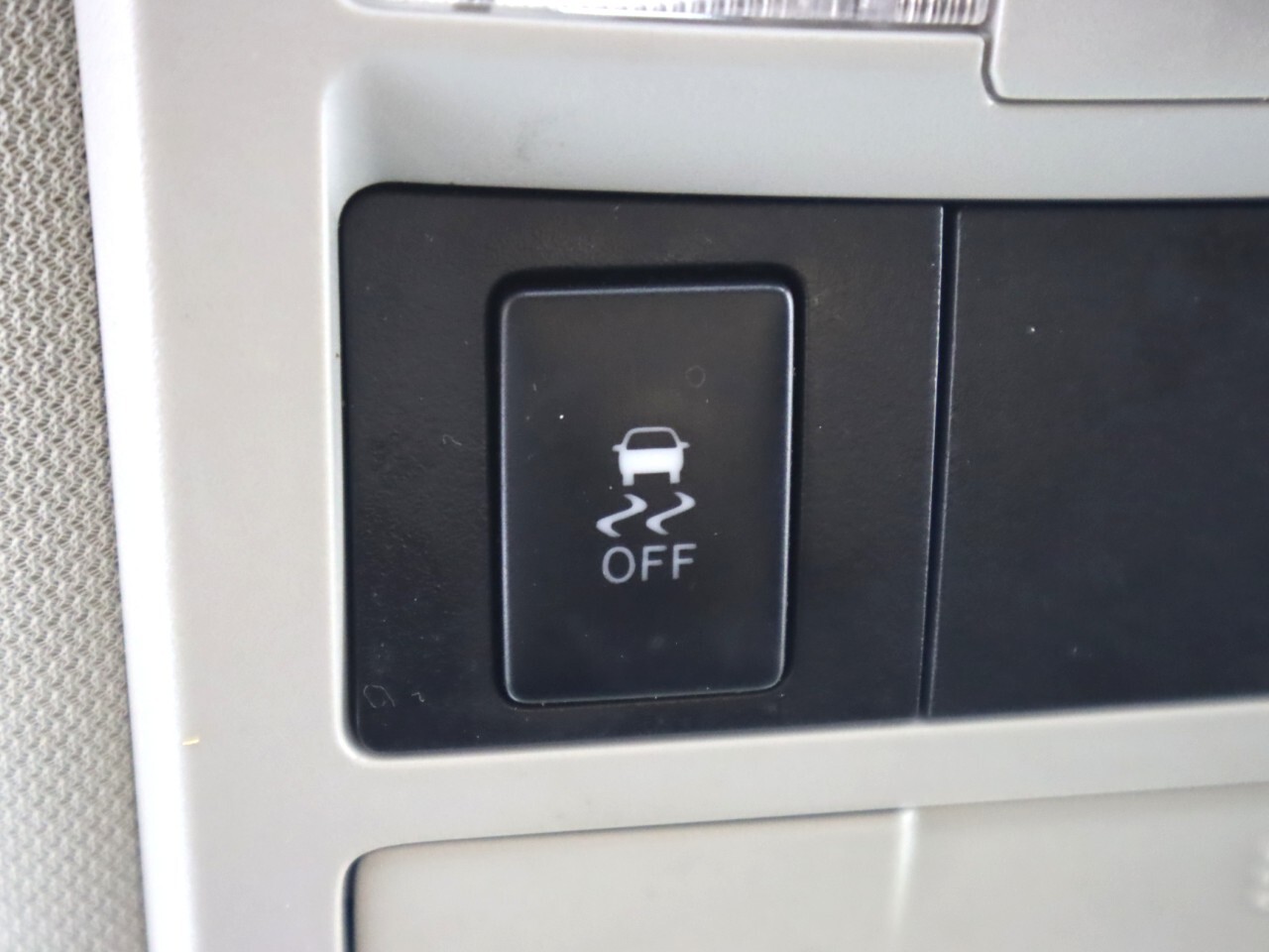 Vehicle image 23 of 43