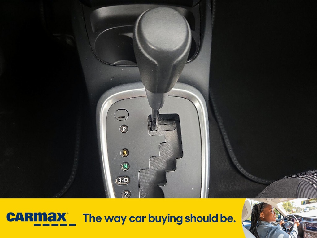 Vehicle image 21 of 27