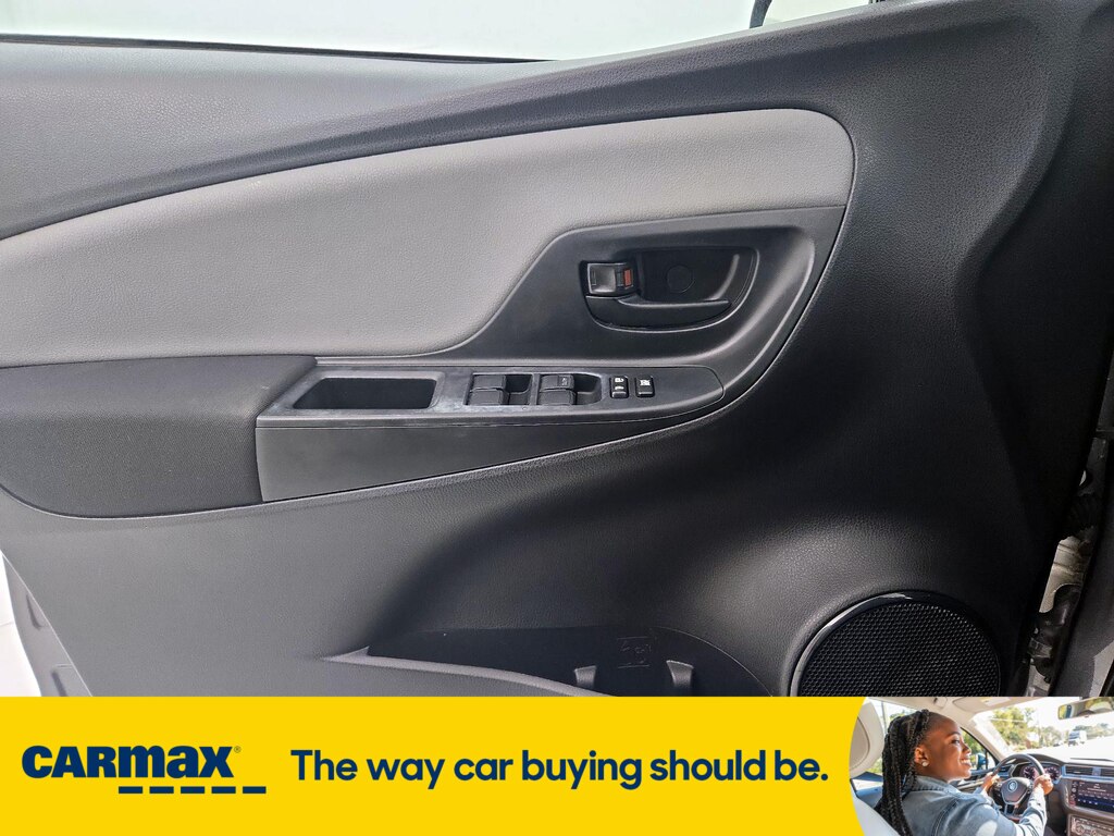 Vehicle image 15 of 27