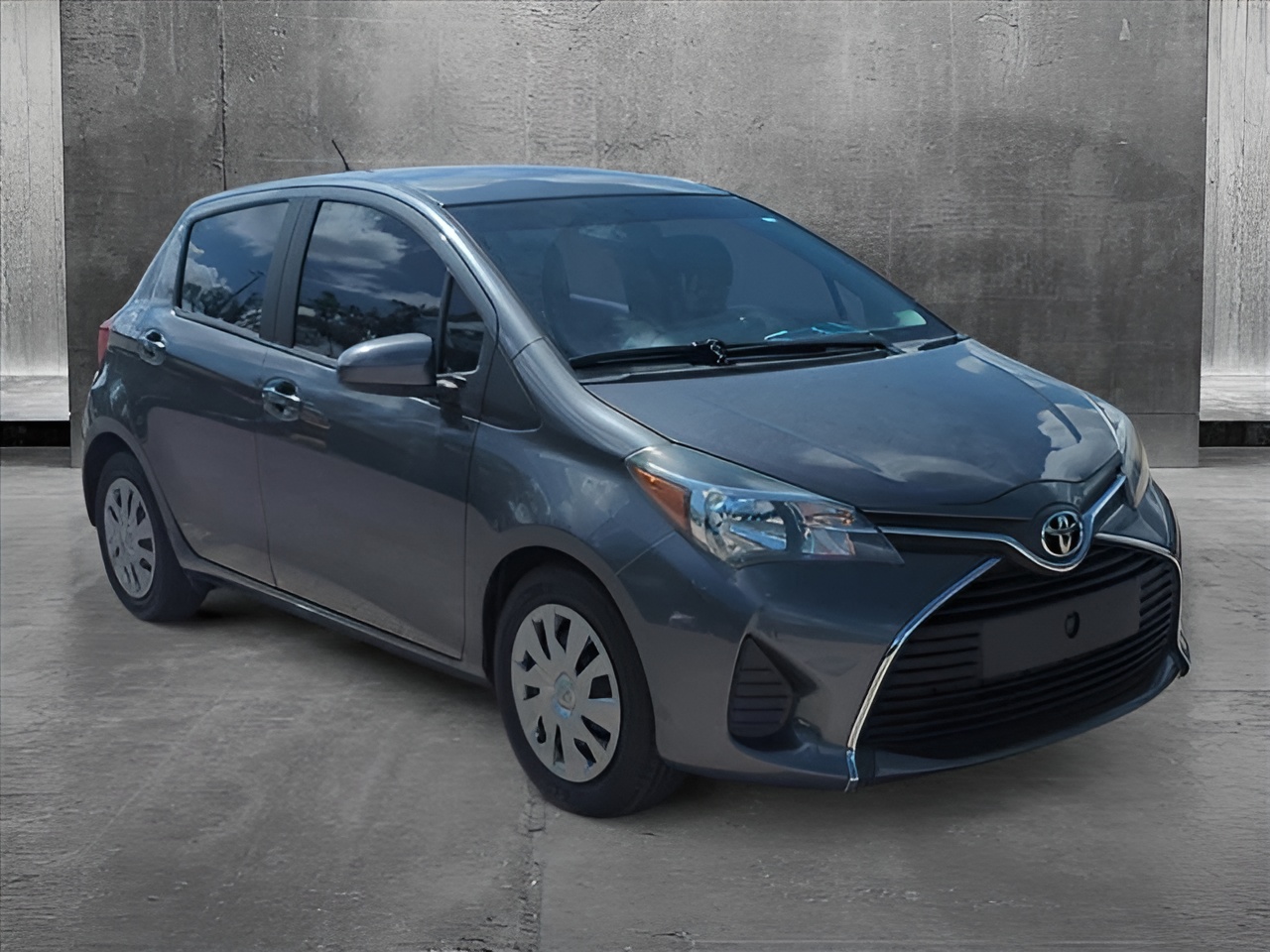 Vehicle image 28 of 32