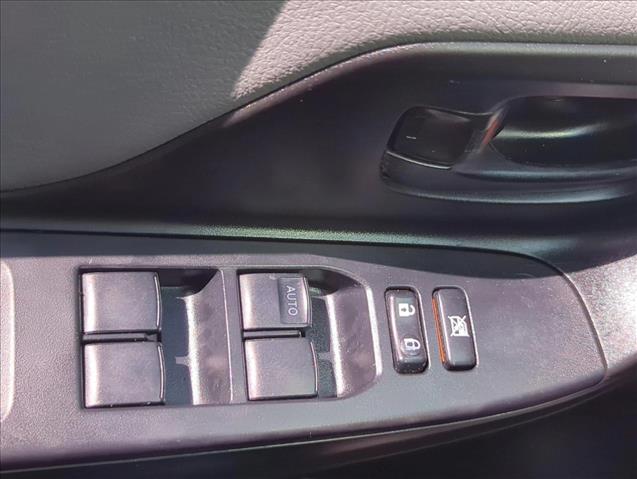 Vehicle image 23 of 32