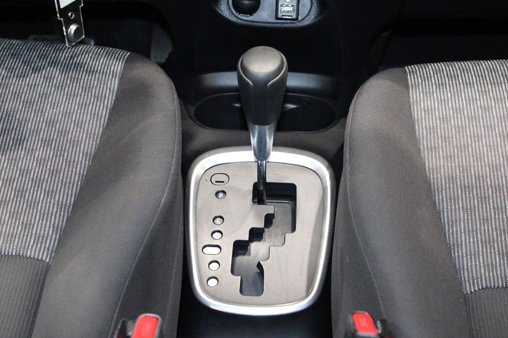 Vehicle image 27 of 36