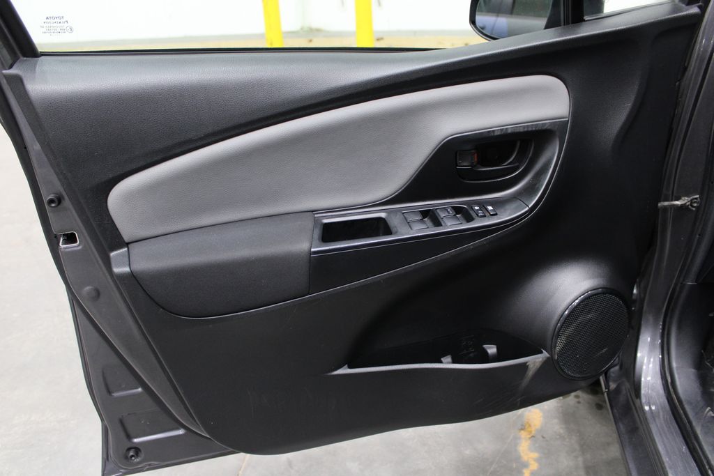 Vehicle image 21 of 36