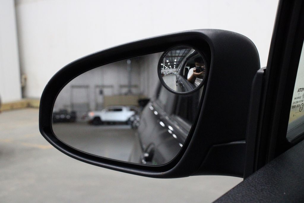 Vehicle image 29 of 36