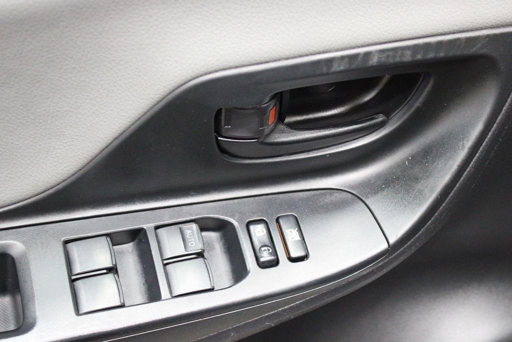 Vehicle image 22 of 36