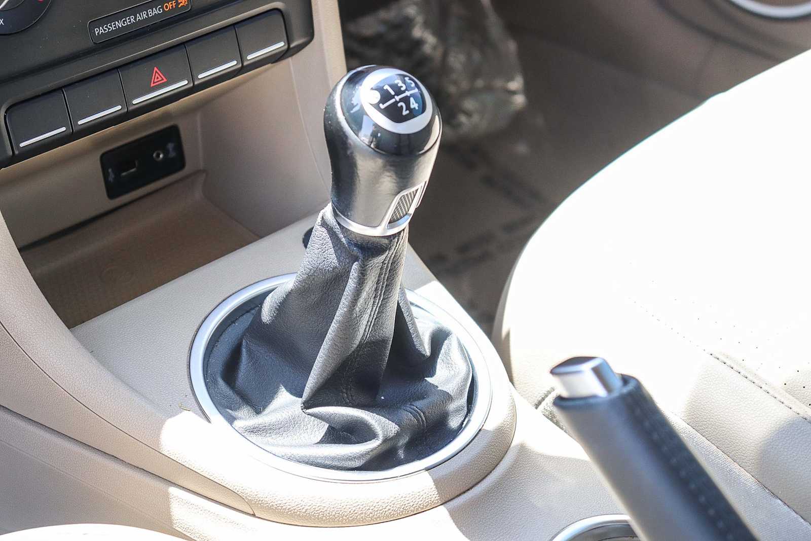 Vehicle image 16 of 21
