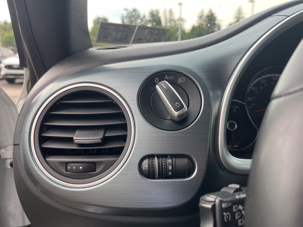 Vehicle image 18 of 23