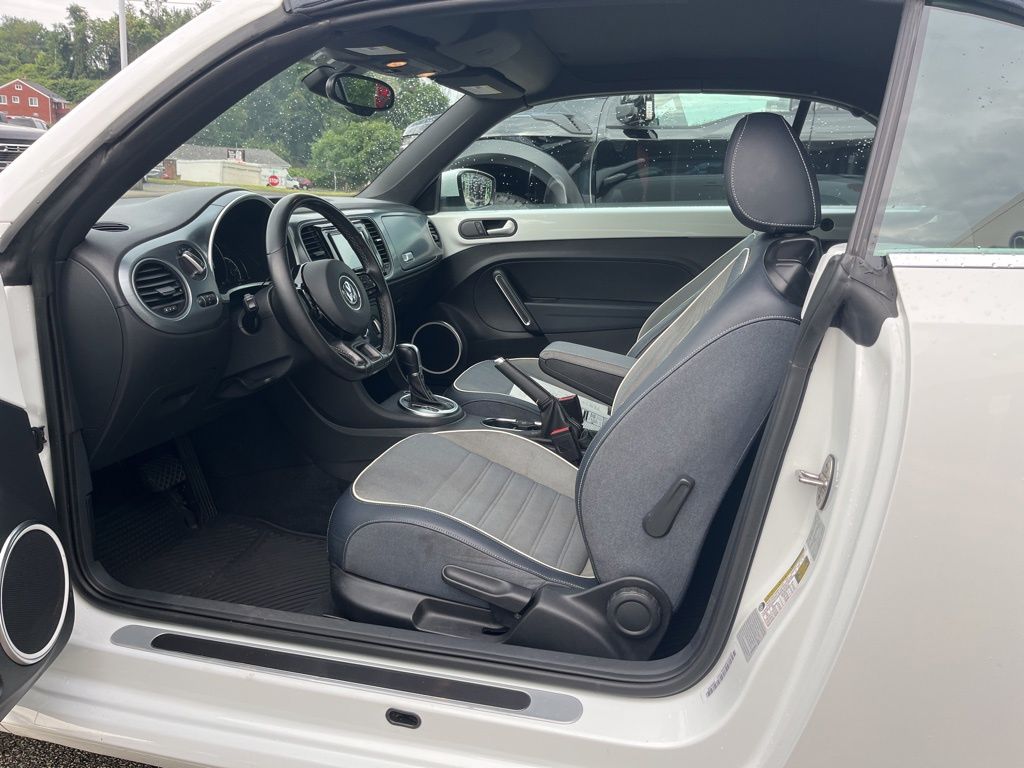 Vehicle image 13 of 23