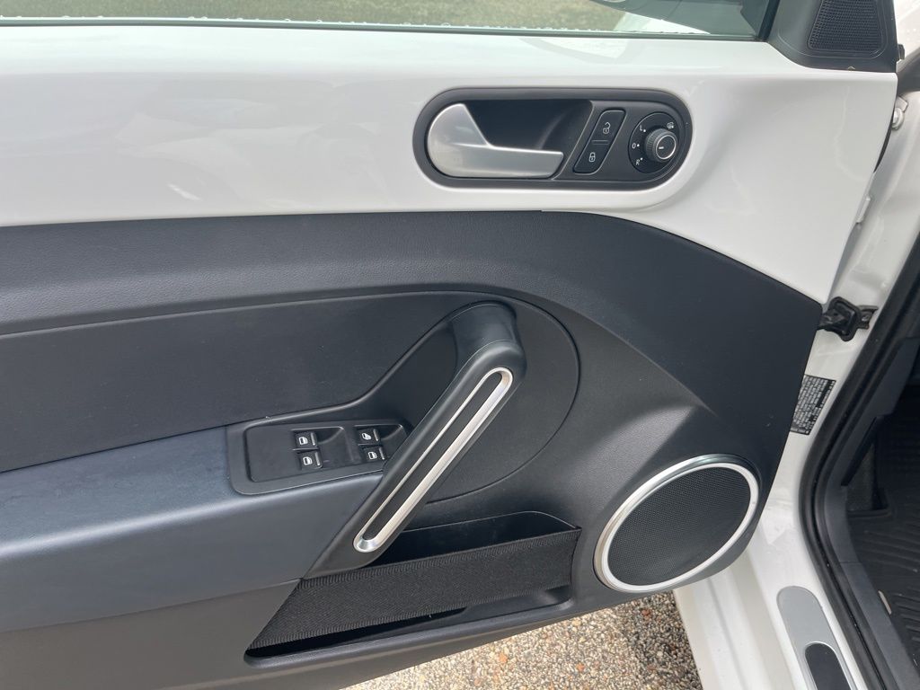 Vehicle image 17 of 23
