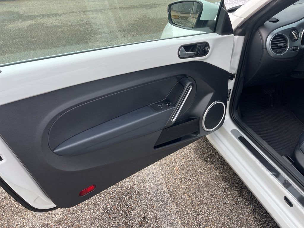 Vehicle image 20 of 23