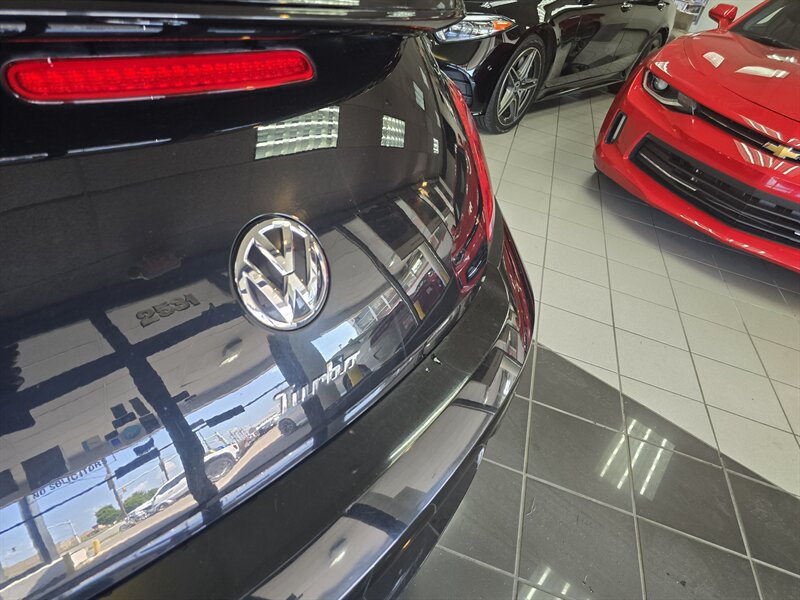 2016 Volkswagen Beetle 1.8T S Image 8 of 25