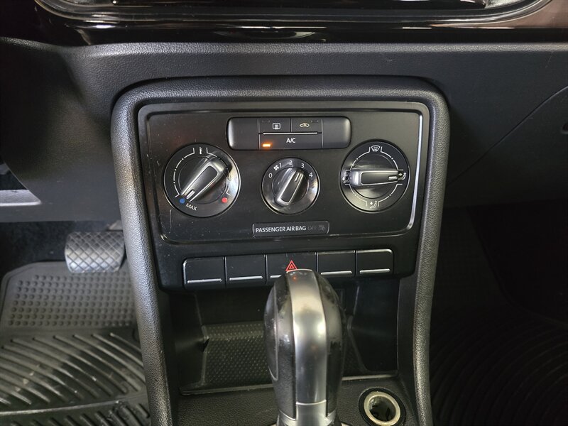 2016 Volkswagen Beetle 1.8T S Image 19 of 25