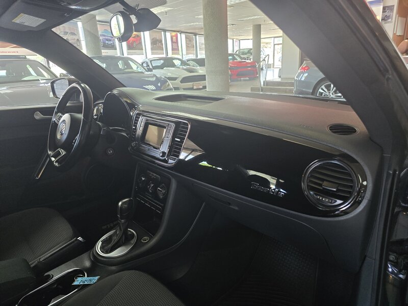 2016 Volkswagen Beetle 1.8T S Image 14 of 25