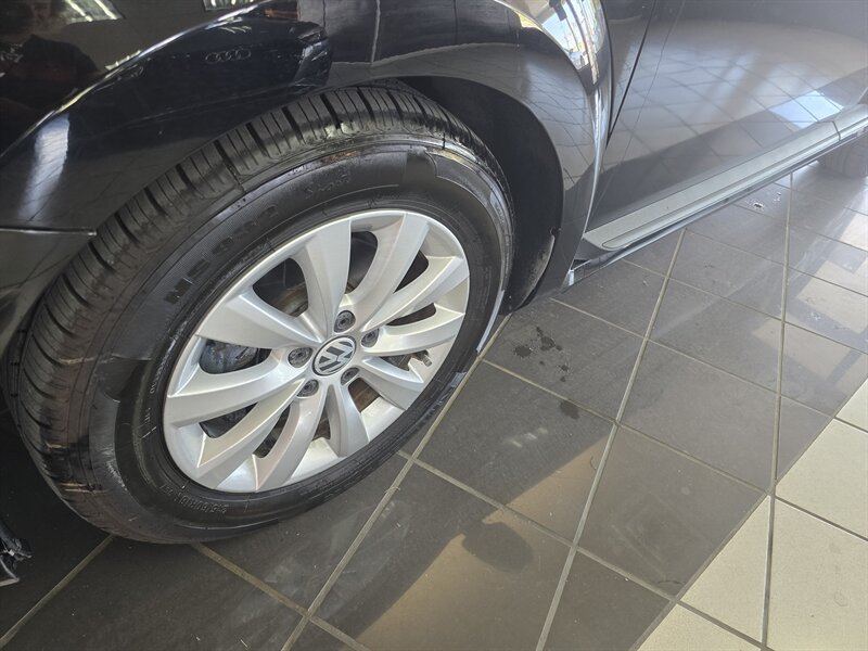 2016 Volkswagen Beetle 1.8T S Image 4 of 25