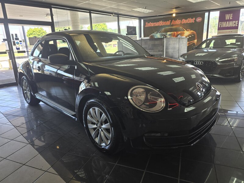 2016 Volkswagen Beetle 1.8T S Image 2 of 25