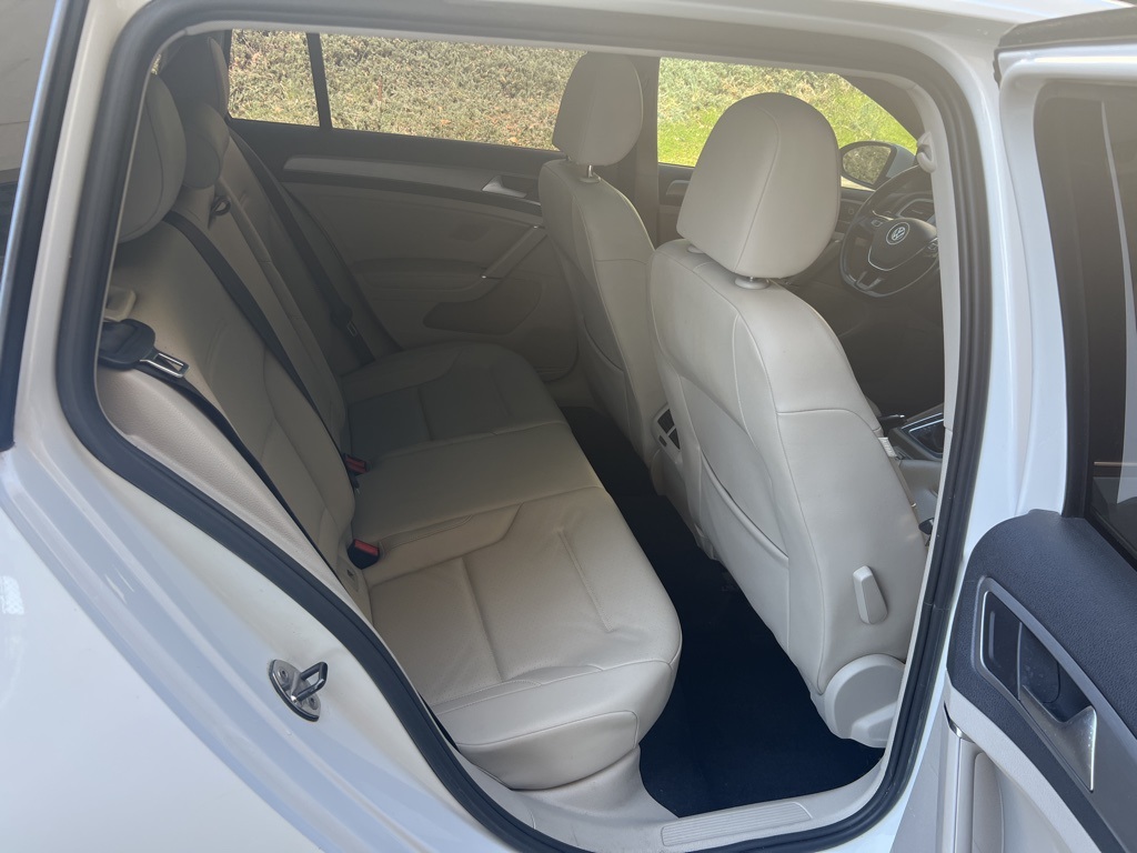 Vehicle image 17 of 22