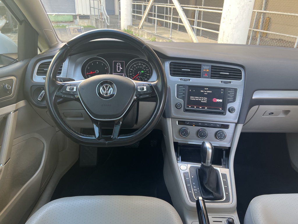 Vehicle image 11 of 22