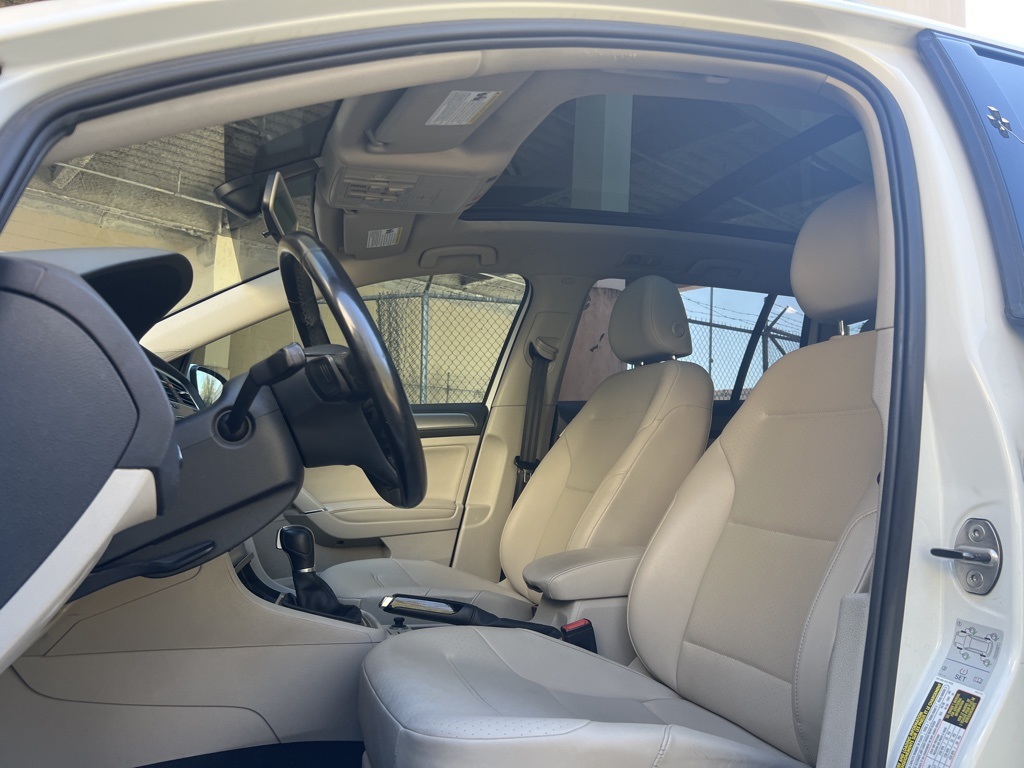 Vehicle image 14 of 22