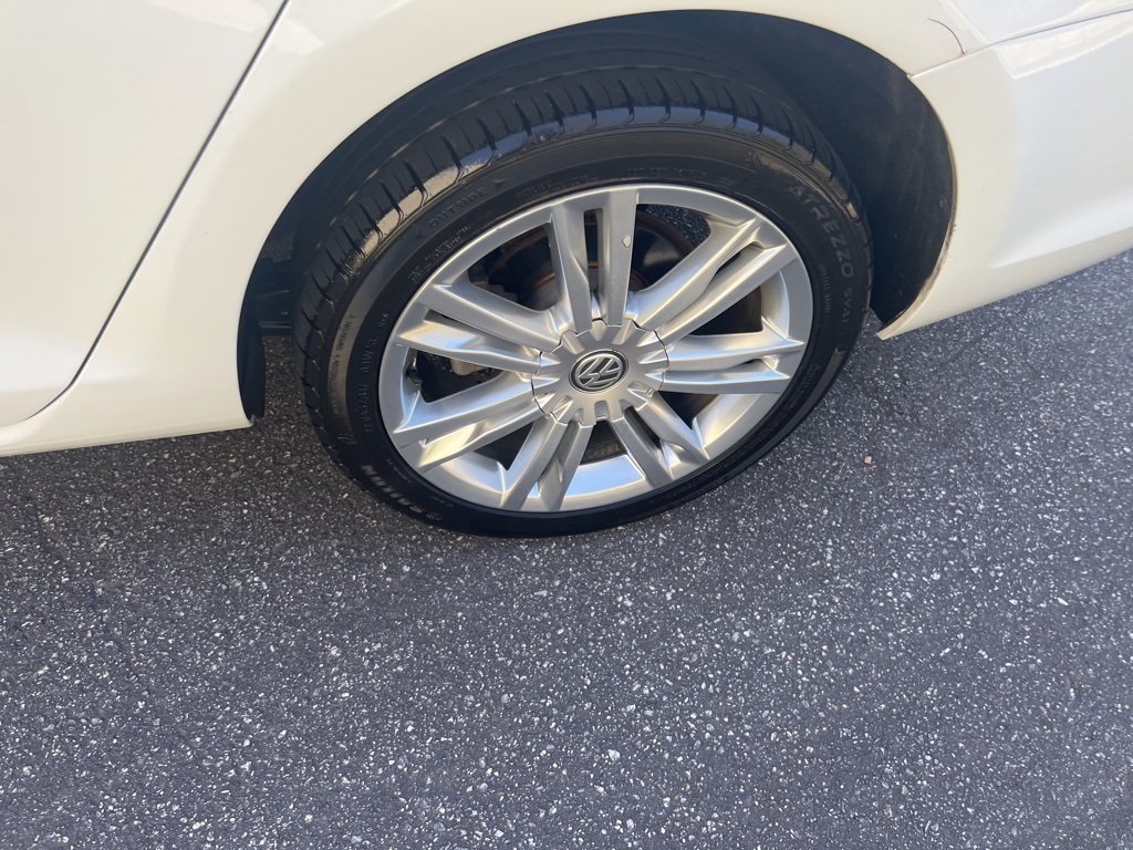 Vehicle image 21 of 22