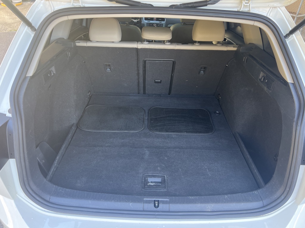 Vehicle image 16 of 22