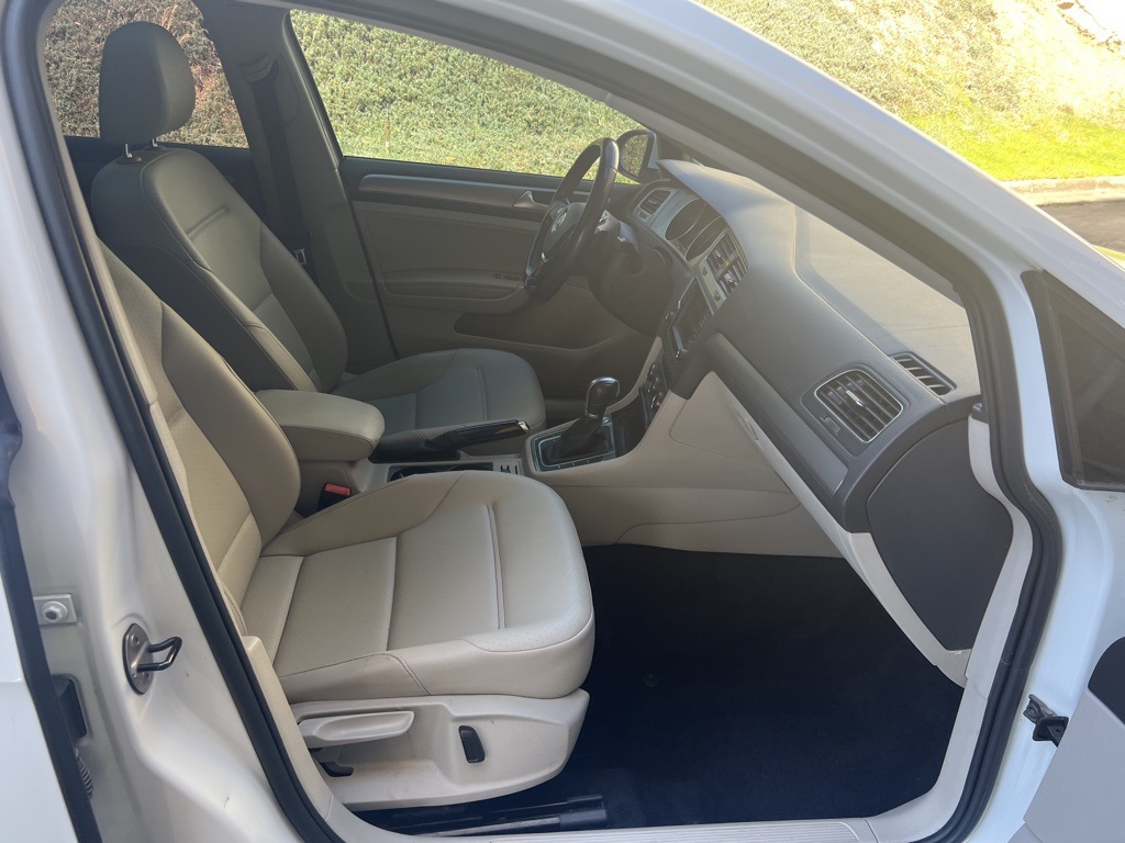 Vehicle image 18 of 22
