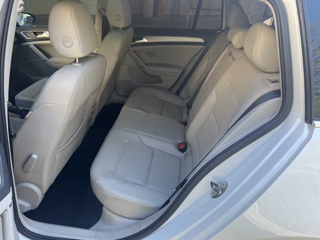 Vehicle image 15 of 22