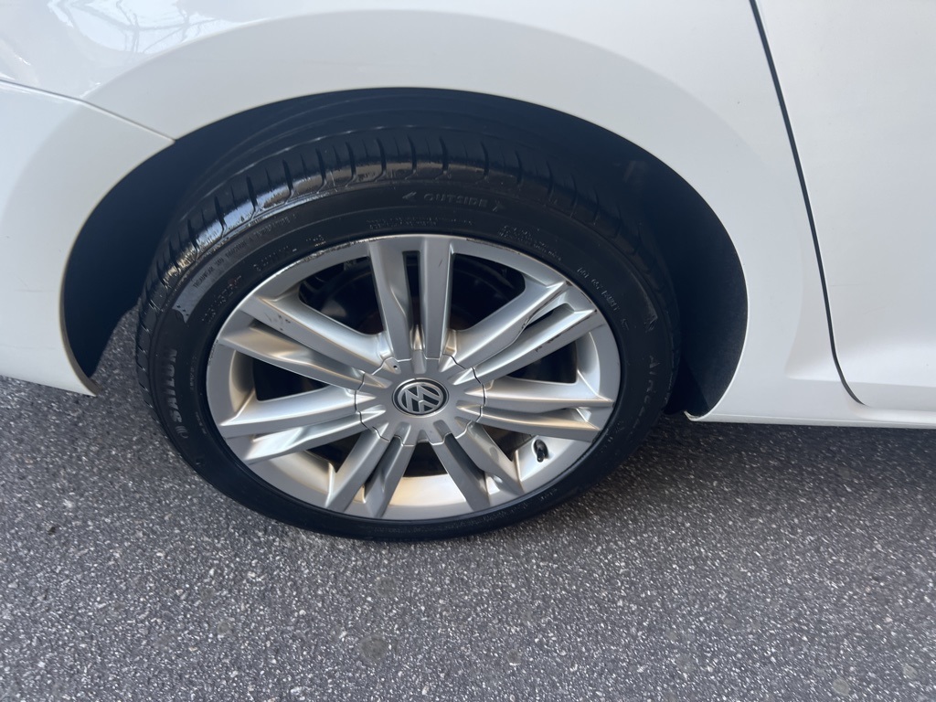 Vehicle image 20 of 22