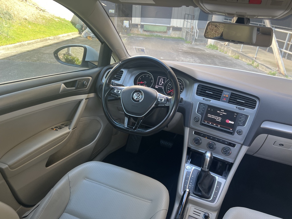 Vehicle image 9 of 22