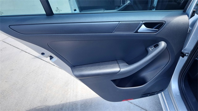 Vehicle image 16 of 31