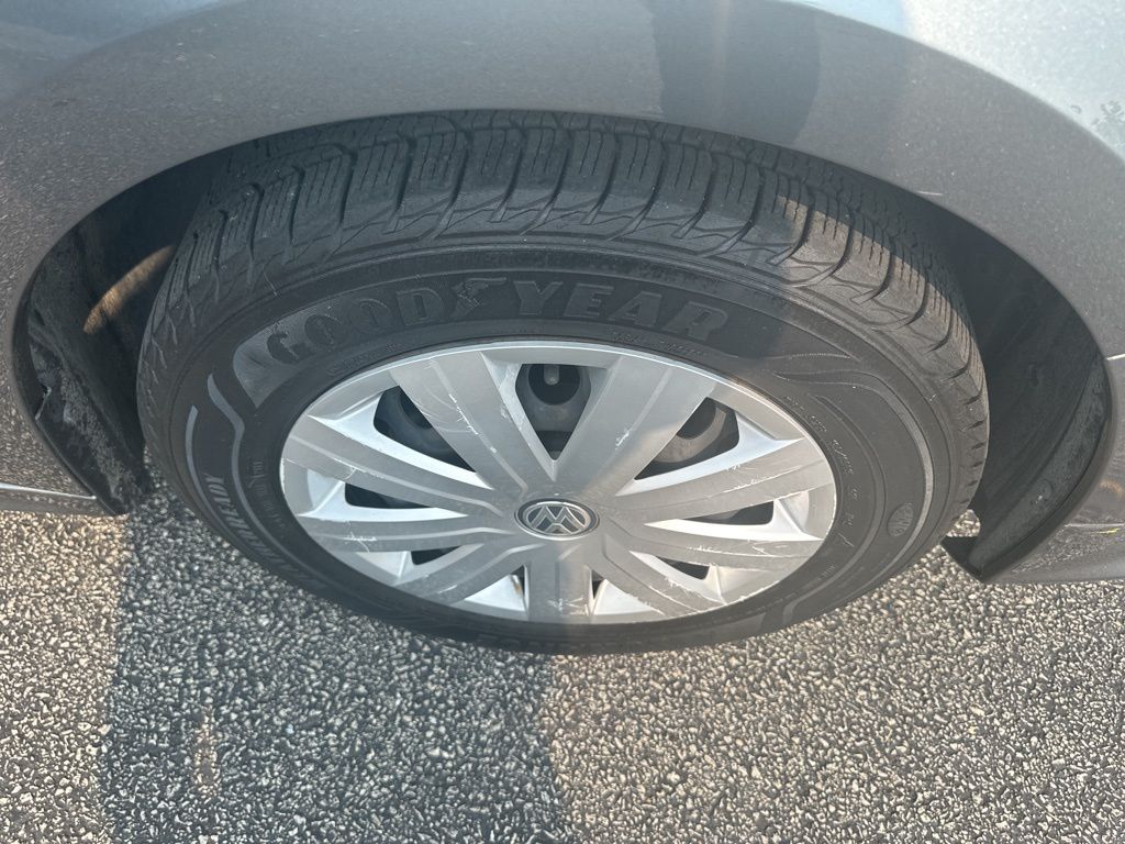 Vehicle image 9 of 22