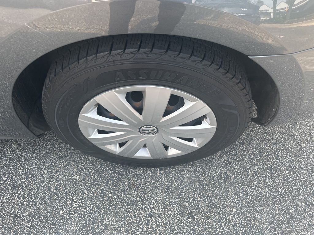 Vehicle image 10 of 22
